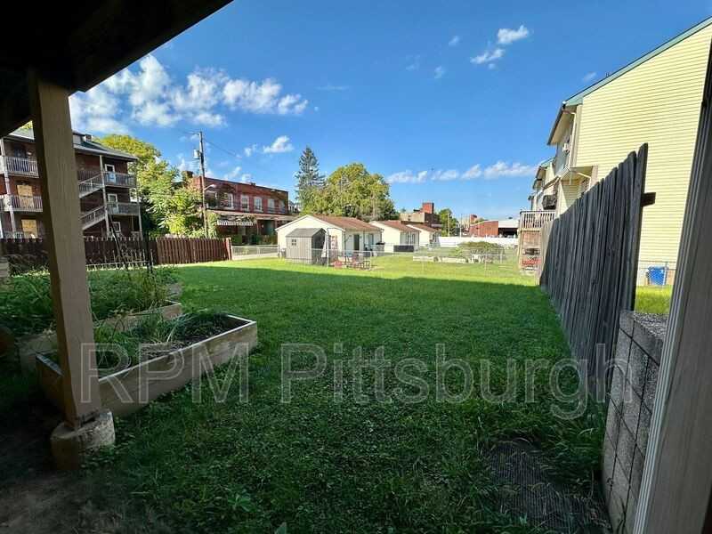 819 N Braddock Ave - Photo 2 of 19