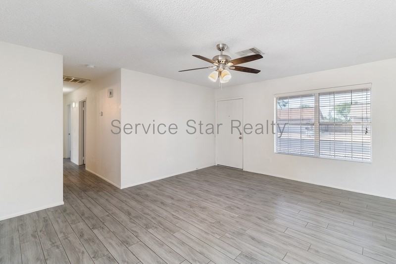 6418 W Laredo St - Photo 4 of 20