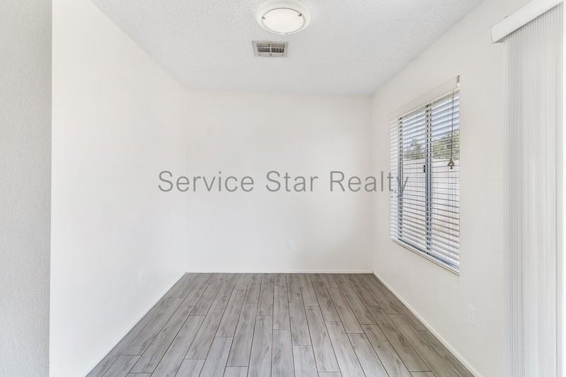 6418 W Laredo St - Photo 6 of 20