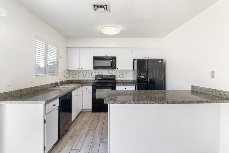 6418 W Laredo St - Photo 7 of 20