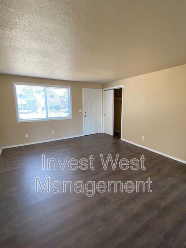 2720 Ne 84th Ave - Photo 3 of 14