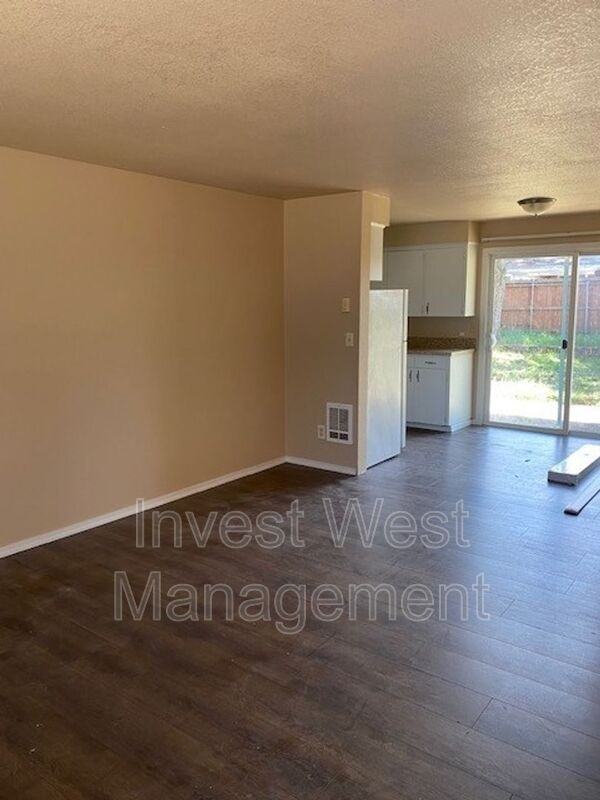 2720 Ne 84th Ave - Photo 4 of 14