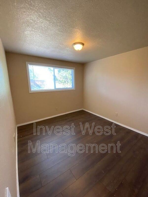 2720 Ne 84th Ave - Photo 6 of 14