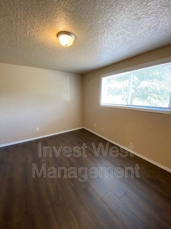 2720 Ne 84th Ave - Photo 7 of 14