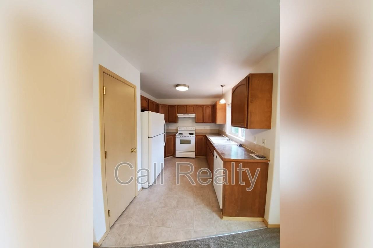 11212 N Waikiki Rd - Photo 3 of 10