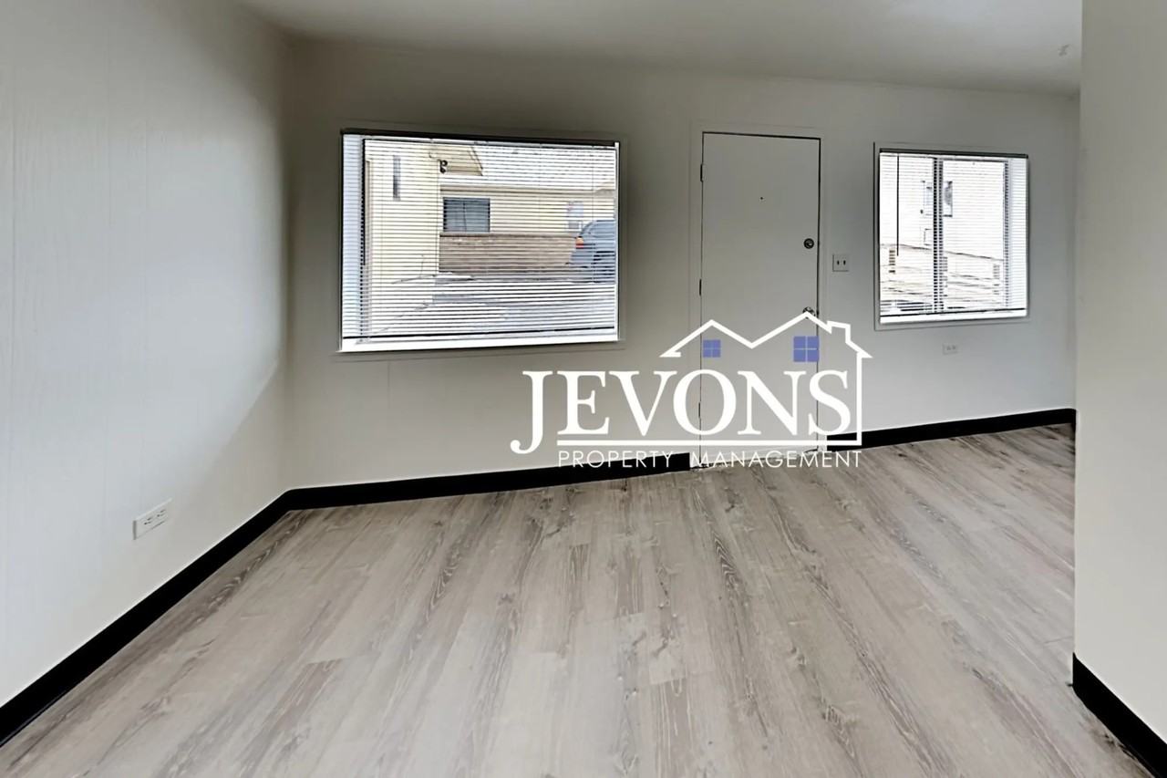 803 N 1St St 25 25 - Photo 3 of 46