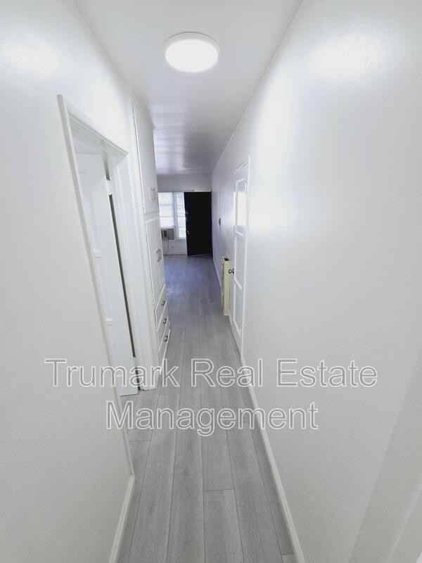 104 E Randolph St - Photo 3 of 9