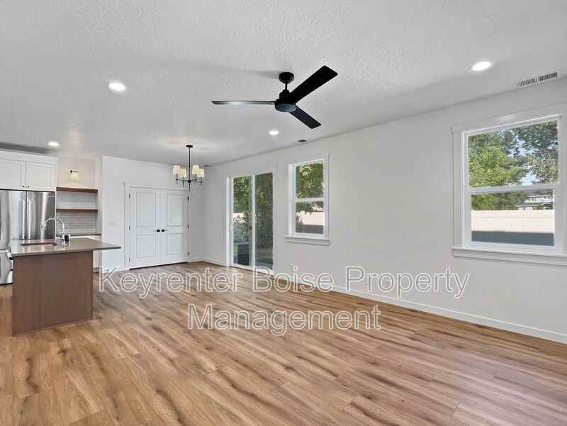 3504 W Anderson St - Photo 2 of 15