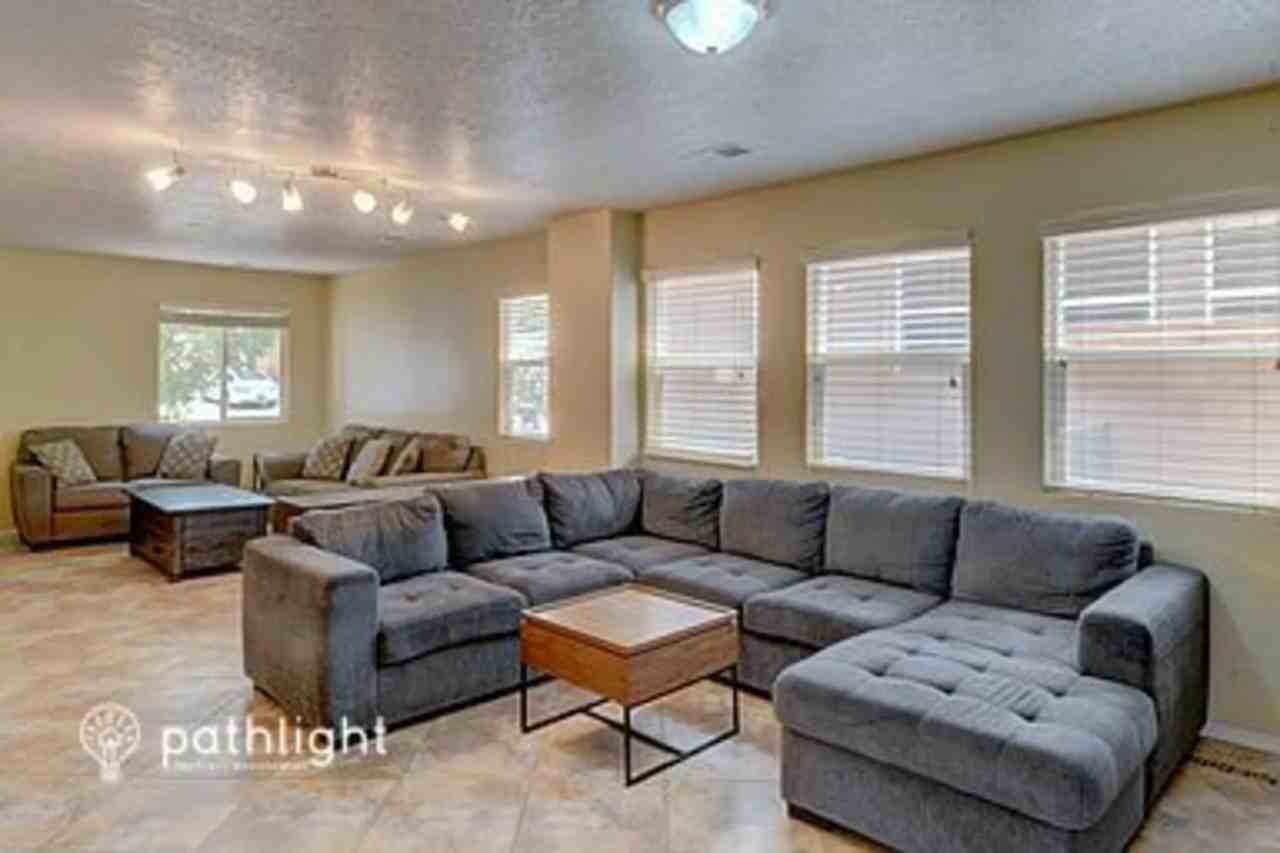 1843 Black Gold St Se - Photo 2 of 17