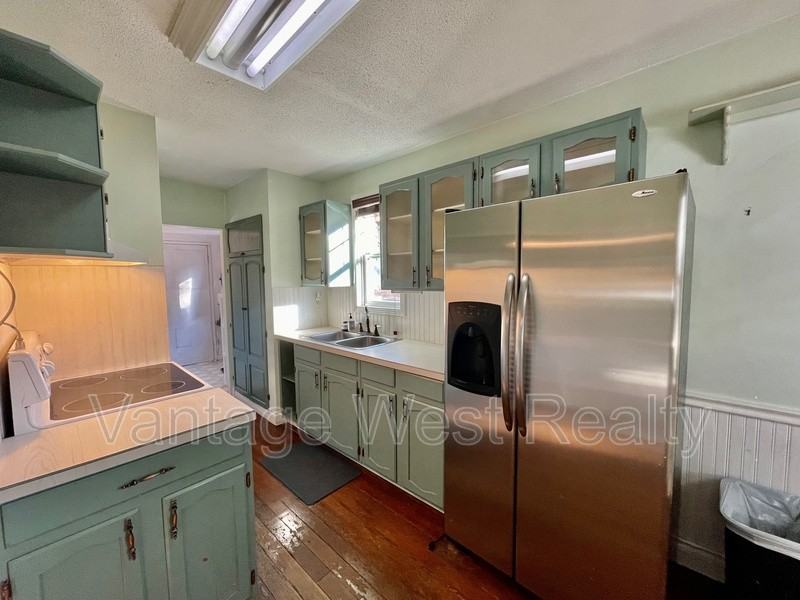 1285 Ethel St - Photo 5 of 30