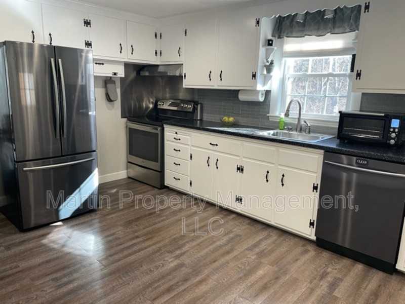 533 Water St - Photo 3 of 11