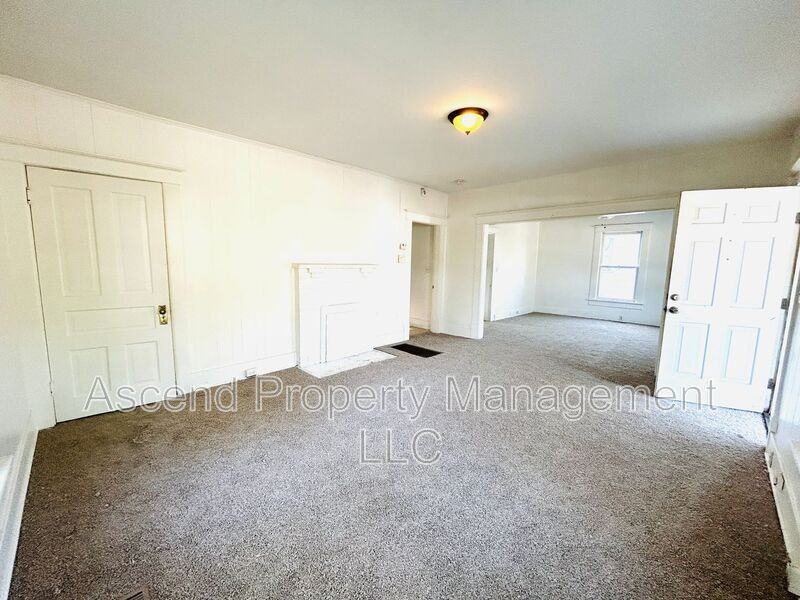 1006 Rockway Dr - Photo 2 of 8