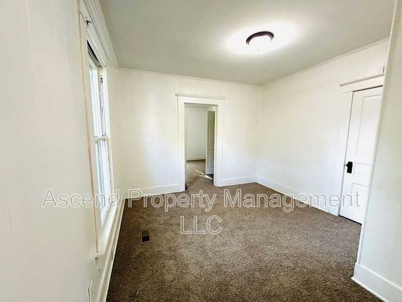 1006 Rockway Dr - Photo 7 of 8