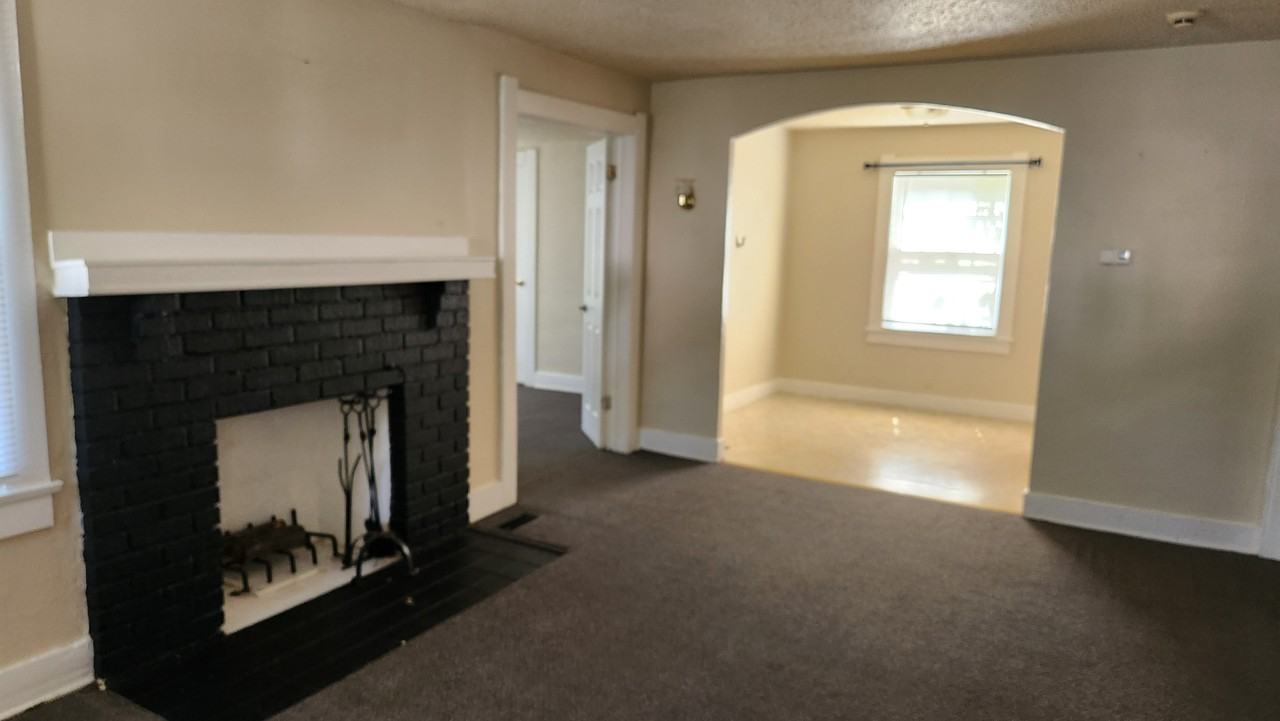 609 W Cushing St - Photo 2 of 8