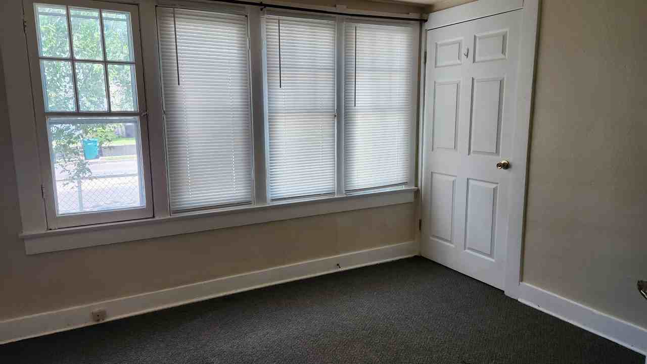 609 W Cushing St - Photo 3 of 8