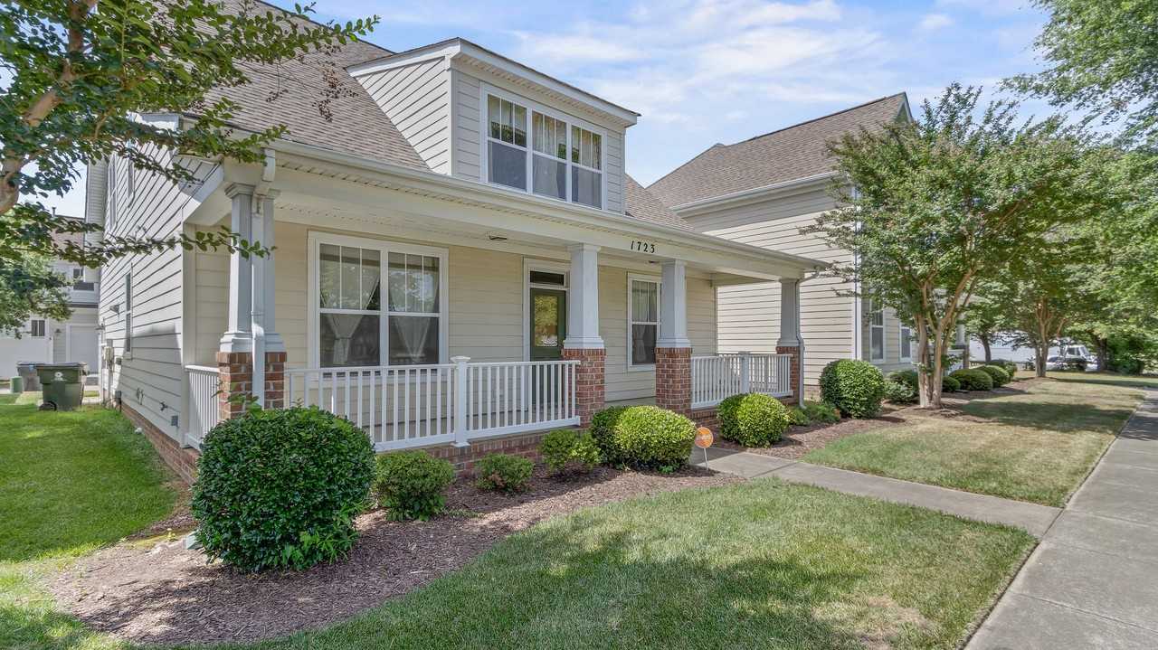 1723 Briarfield Rd - Photo 2 of 10