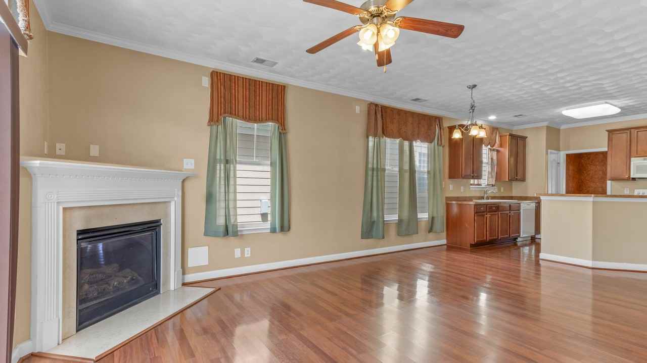 1723 Briarfield Rd - Photo 3 of 10