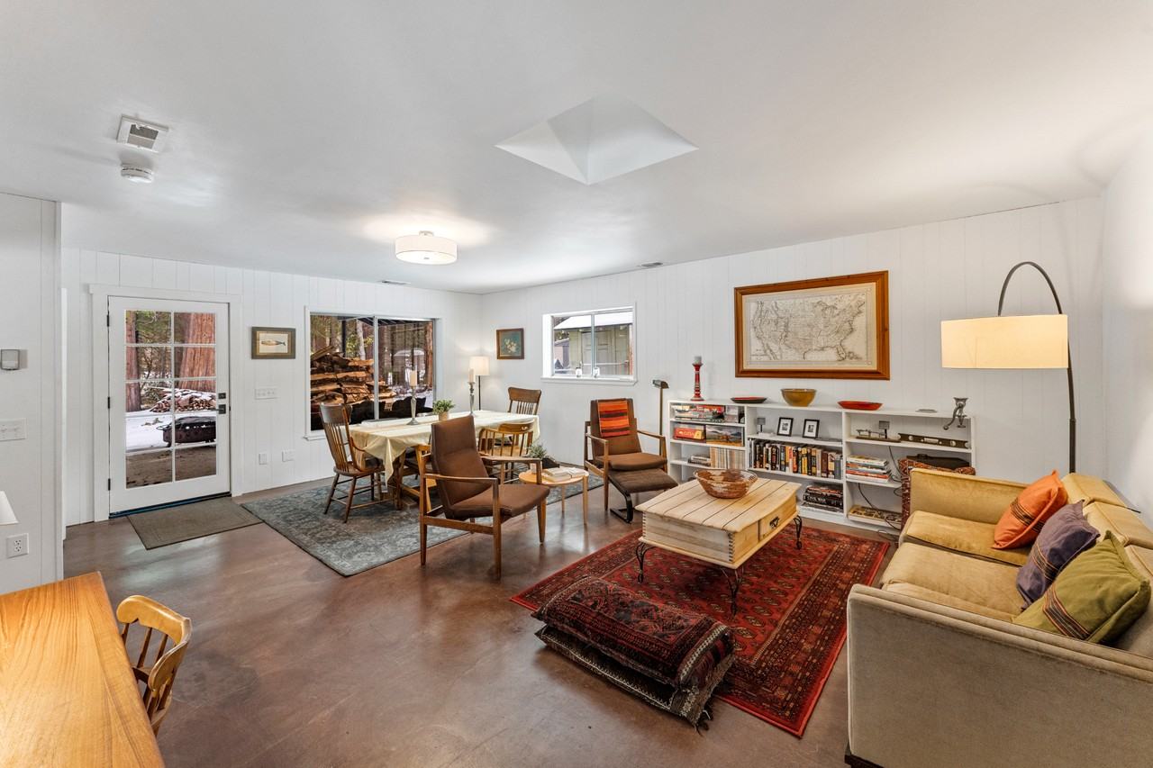 940 Douglas Ln - Photo 2 of 30