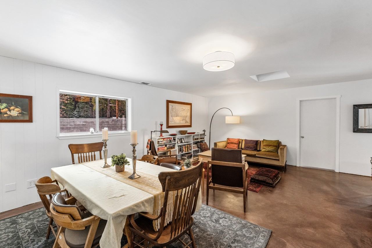 940 Douglas Ln - Photo 3 of 30