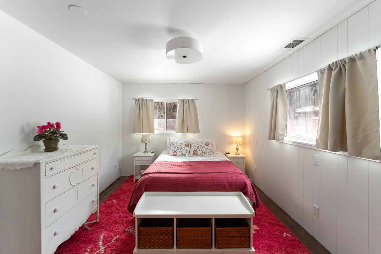 940 Douglas Ln - Photo 4 of 30