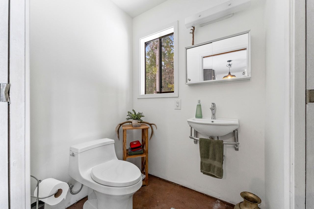 940 Douglas Ln - Photo 6 of 30