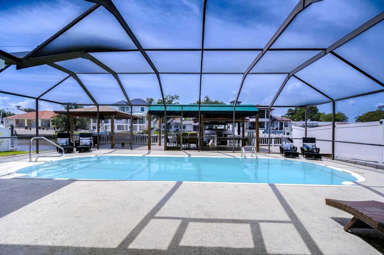 3912 Fontainebleau Dr - Photo 2 of 44