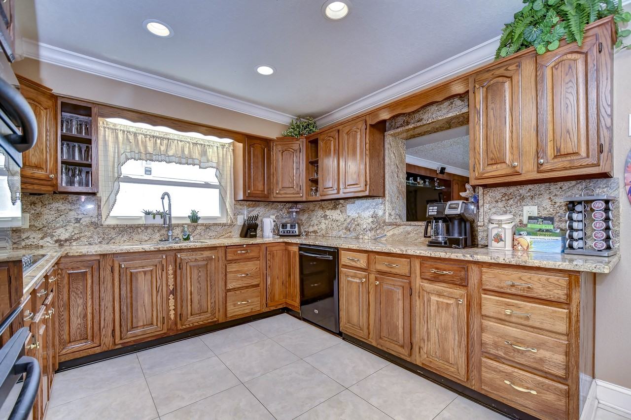 3912 Fontainebleau Dr - Photo 7 of 44