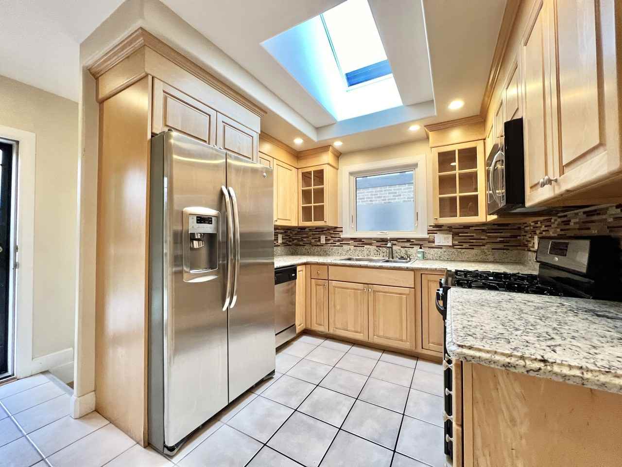 625 S Race St - Photo 3 of 17