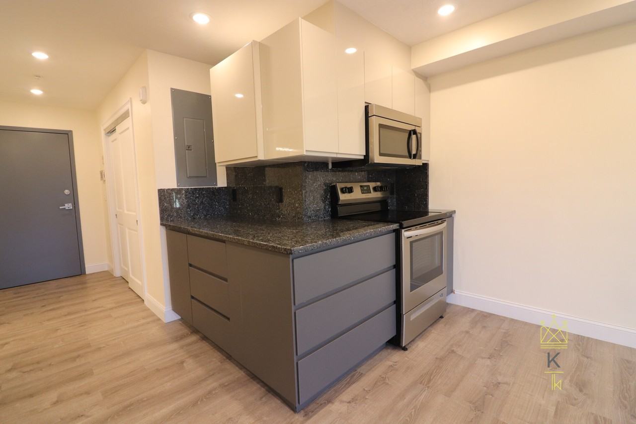 Commonwealth Ave #206 - Photo 4 of 13