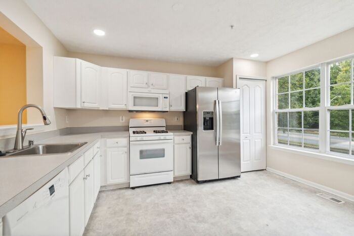 2403 Lemontree Ter - Photo 2 of 15