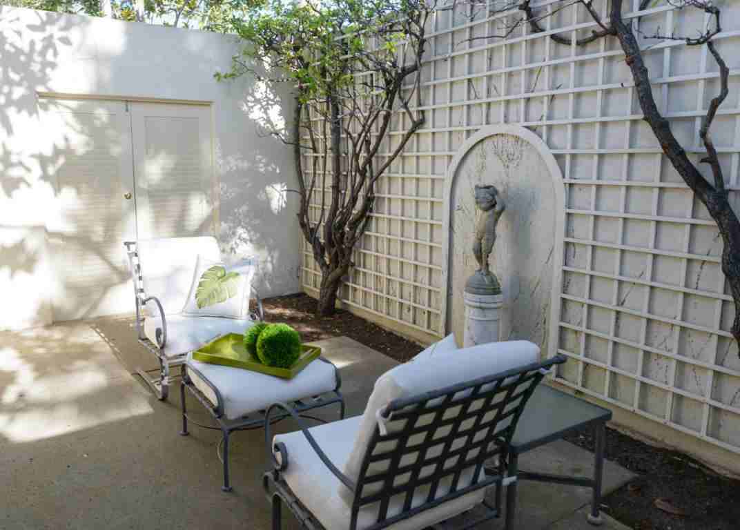 233 Middle Rd - Photo 2 of 10