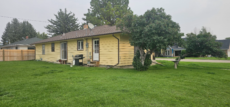 134 8th Ave Sw - Photo 3 of 6