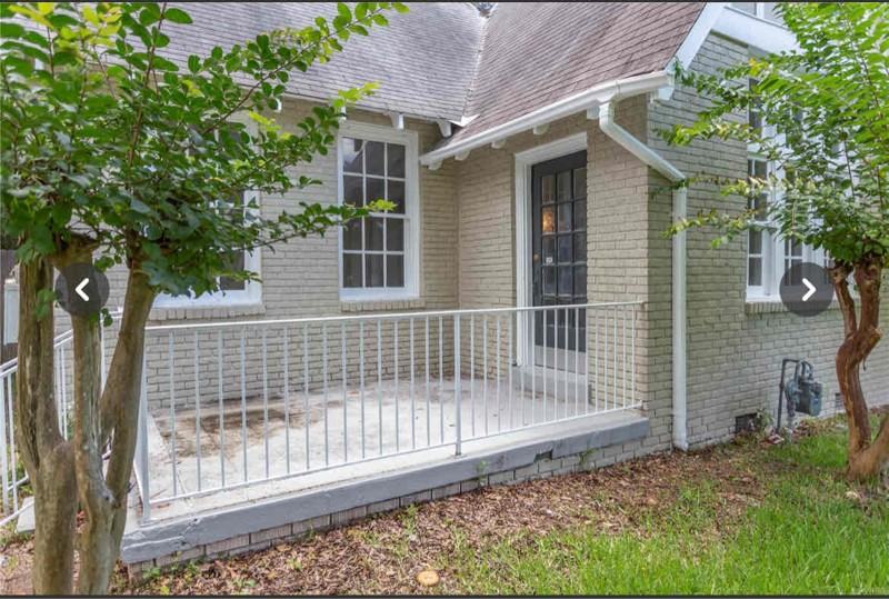 2405 College St - Photo 5 of 38