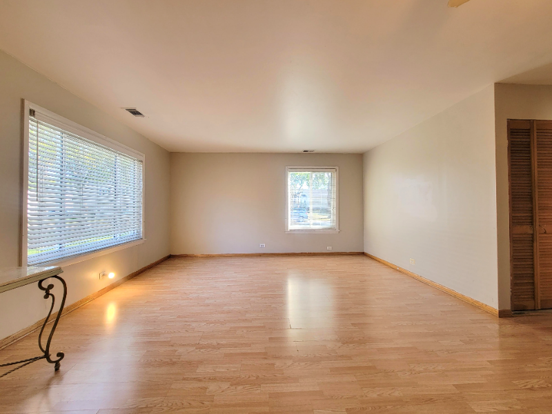 1024 Cove Dr - Photo 2 of 20