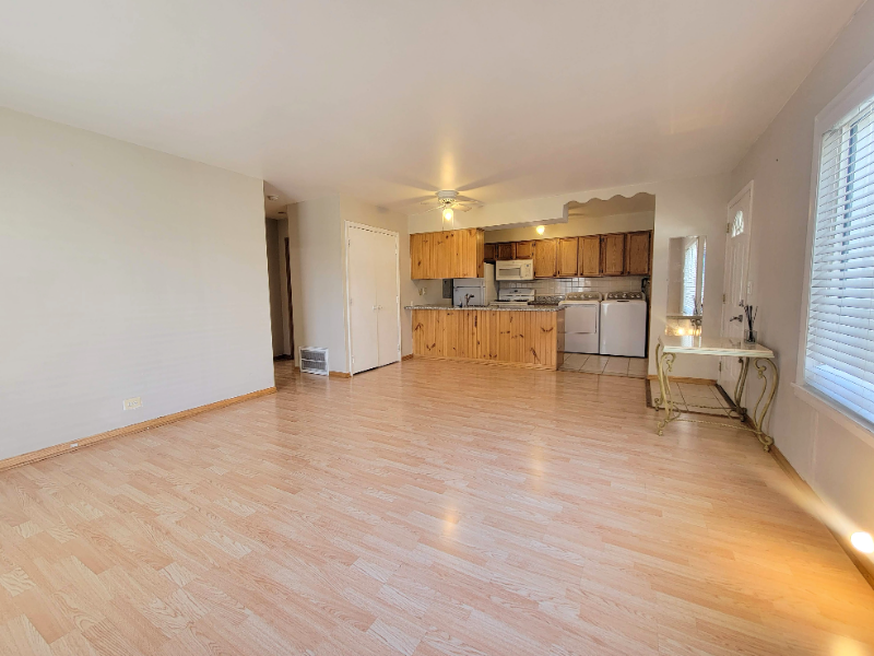 1024 Cove Dr - Photo 3 of 20