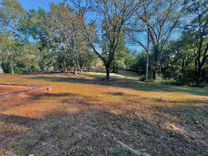 1370 Yorkshire Ln - Photo 2 of 11