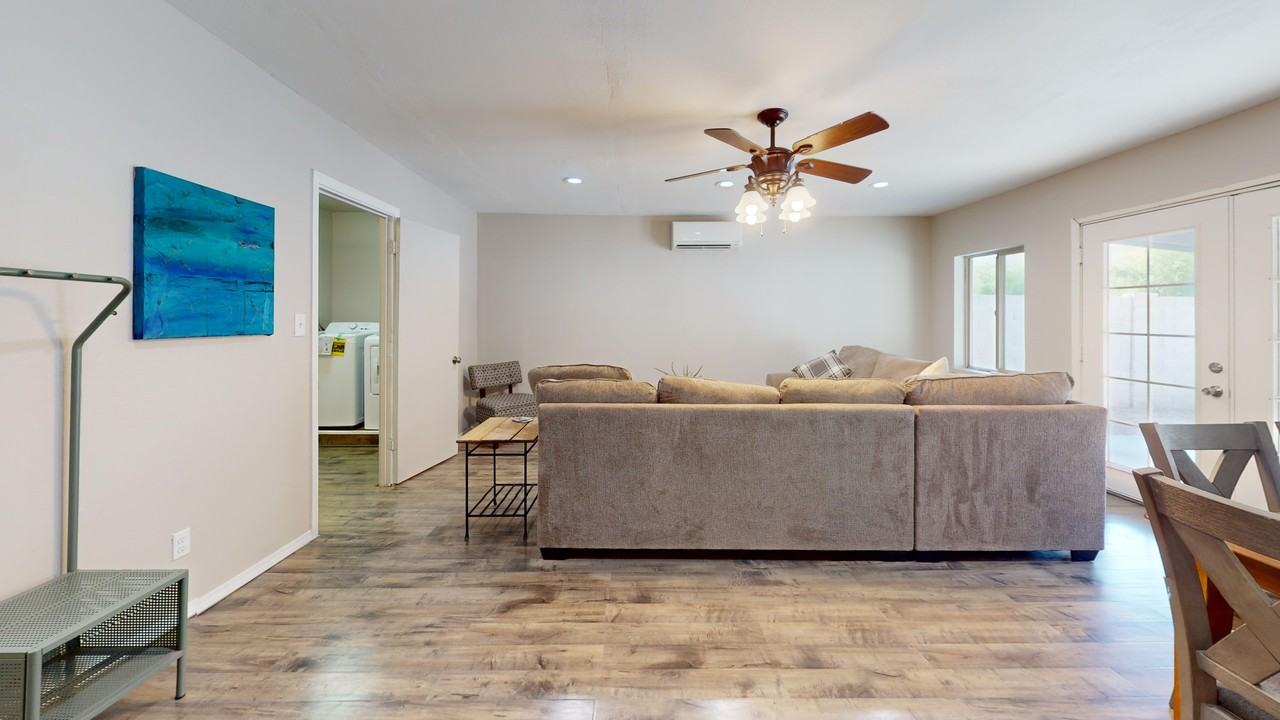 2080 E Greenway Dr #4 - Photo 3 of 23