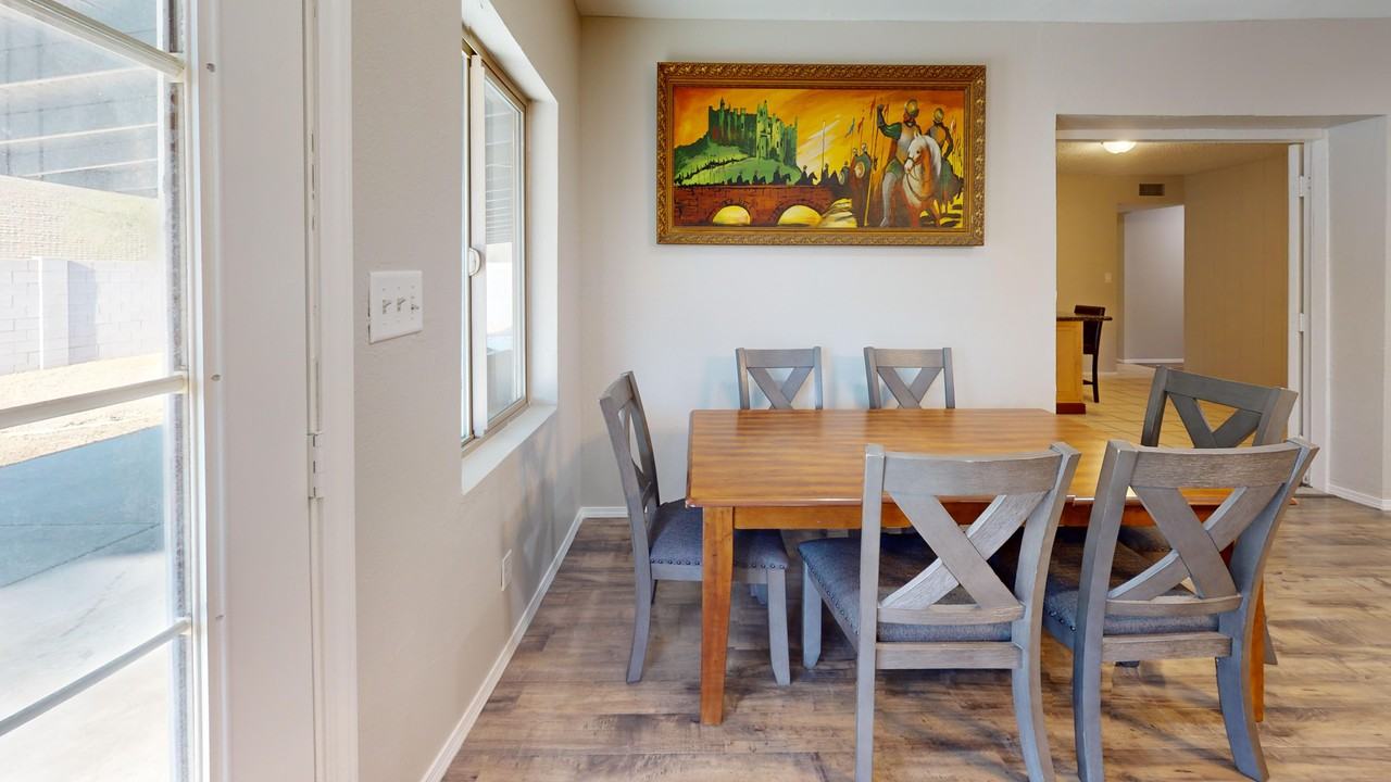 2080 E Greenway Dr #4 - Photo 2 of 23