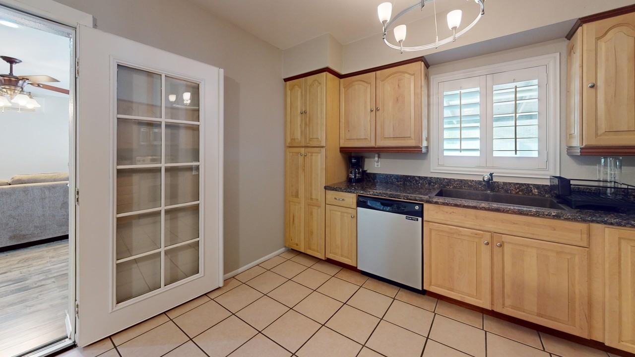 2080 E Greenway Dr #2 - Photo 6 of 23
