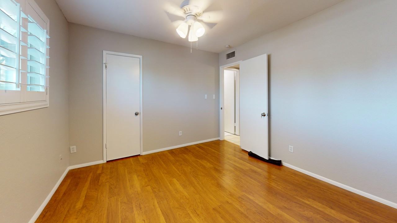 2080 E Greenway Dr #2 - Photo 7 of 23