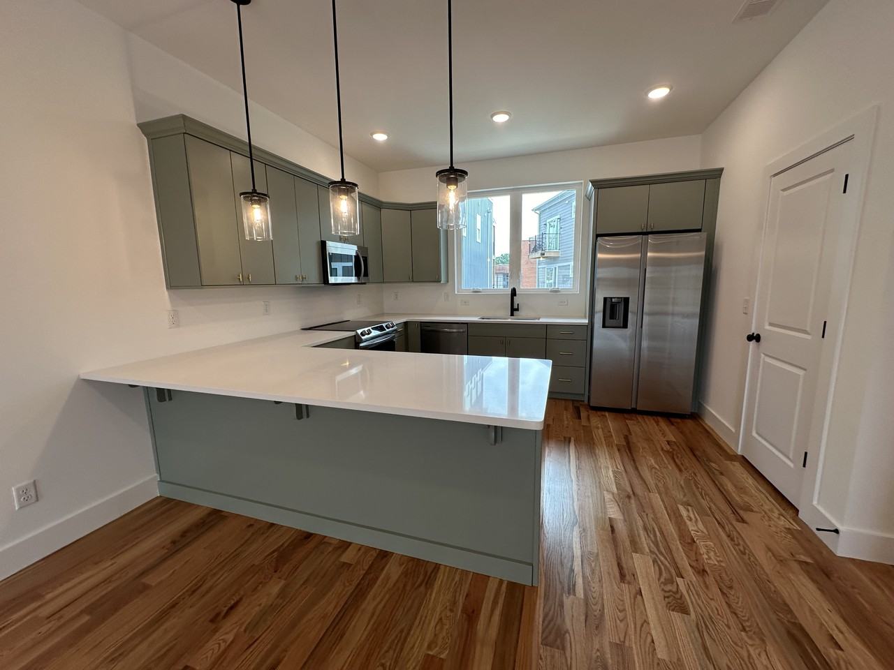 959 Montague Pl - Photo 2 of 26