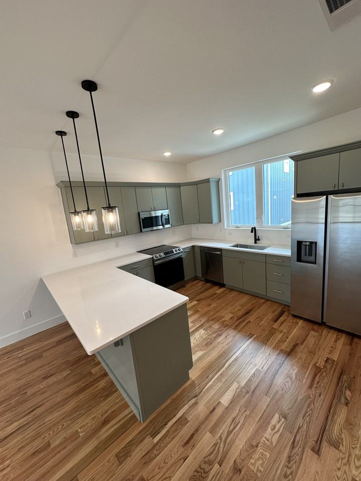 959 Montague Pl - Photo 3 of 26