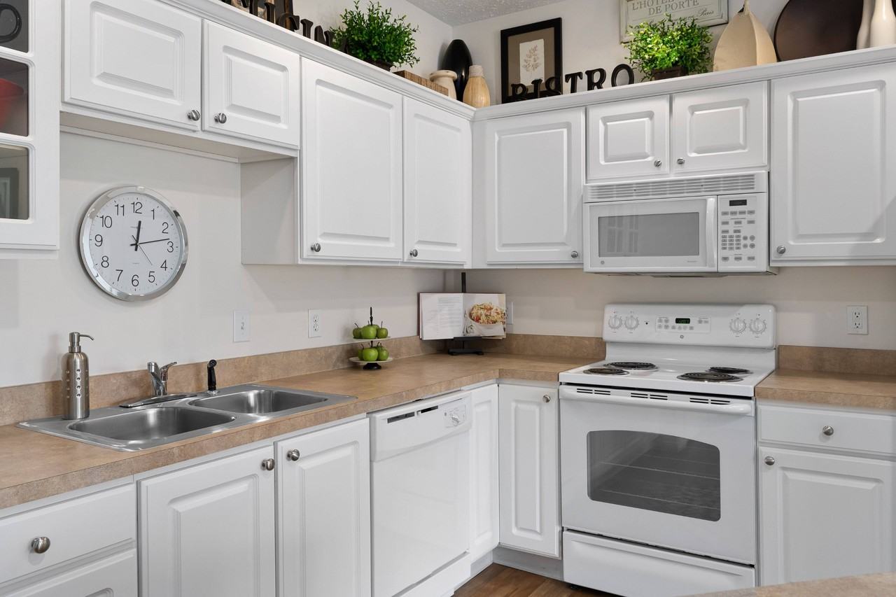 The Charleston - Photo 2 of 51