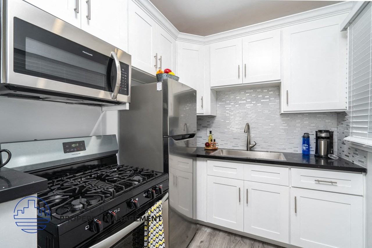 405 W. 3rd St. - Photo 2 of 21