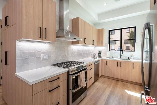 1634 1/2 S Durango Ave - Photo 3 of 8