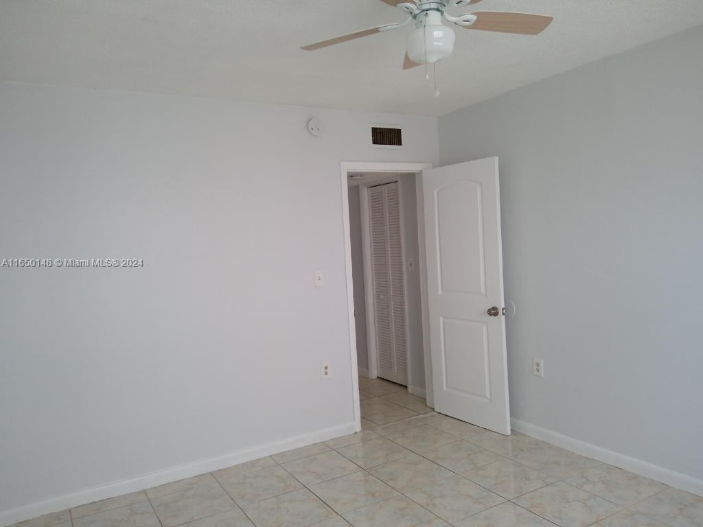 5271 Sw 90th Way #1-4 - Photo 3 of 6