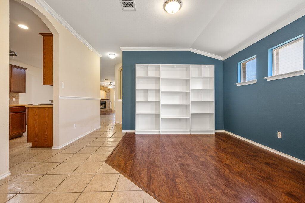 18613 Royal Pointe Dr - Photo 2 of 17