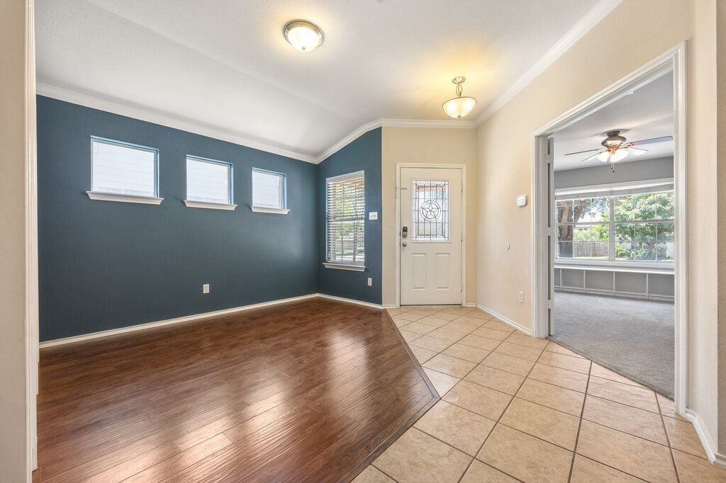 18613 Royal Pointe Dr - Photo 3 of 17