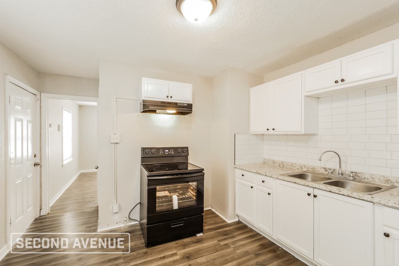 4412 Kensington Ave - Photo 5 of 29