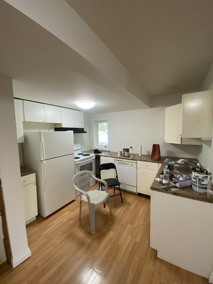 775 Moncton Ave - Photo 3 of 7